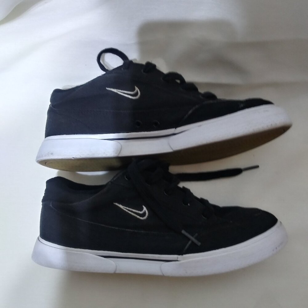 Nike Black  Sneakers  Sz US 5,  EUR 37.5